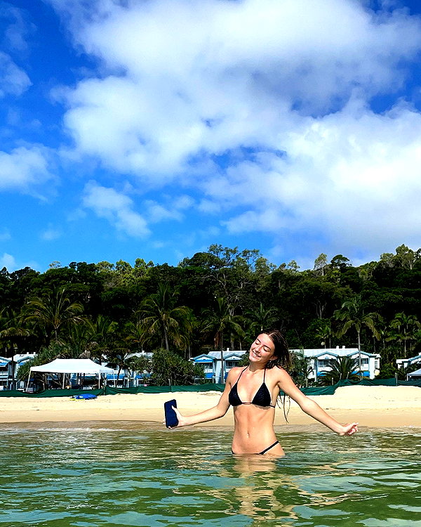 jess.burtonnn instagram image archive image