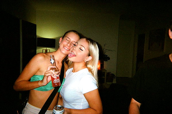 jess.burtonnn instagram image archive image