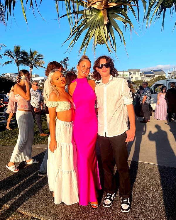 jess.burtonnn instagram image archive image