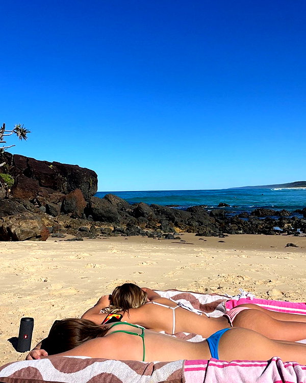 jess.burtonnn instagram image archive image