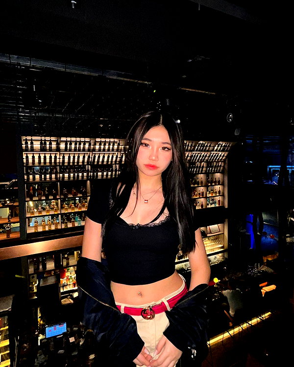 joycee.e instagram image archive image