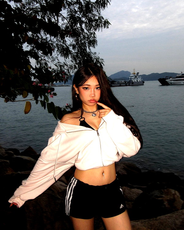 joycee.e instagram image archive image