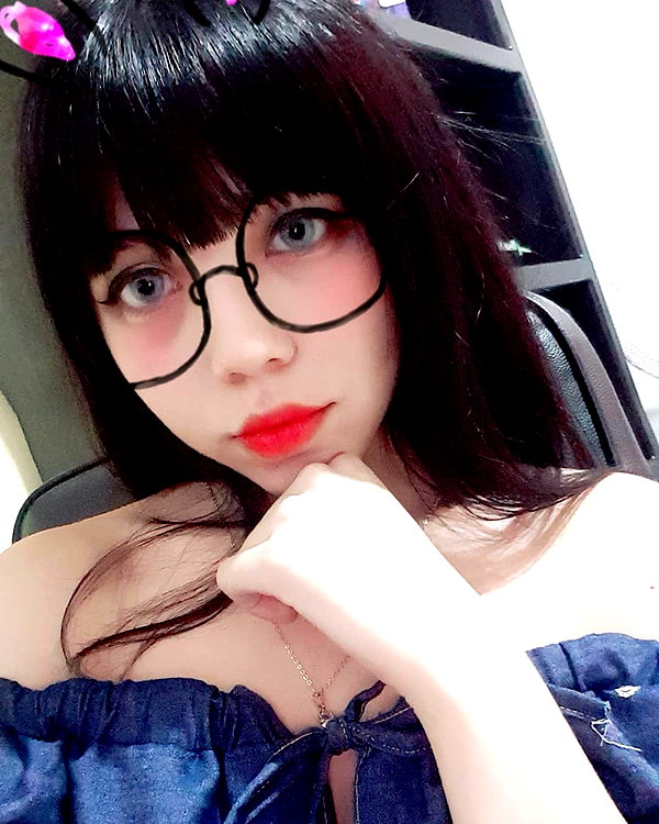 karemy.chi instagram image archive image