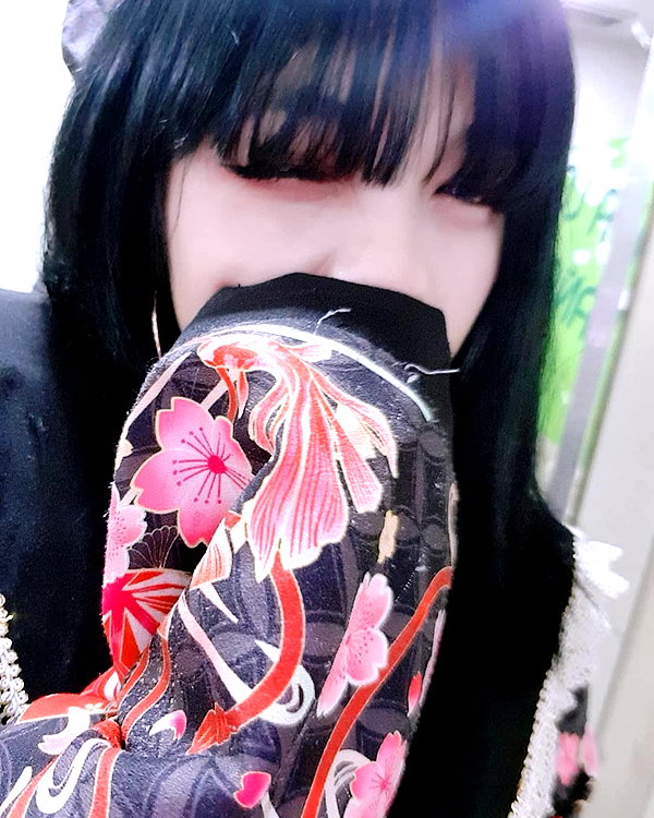 karemy.chi instagram image archive image