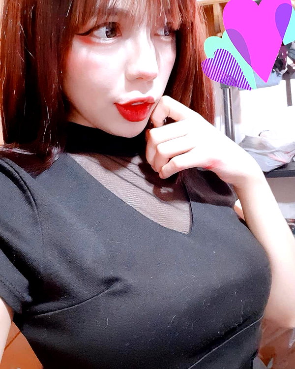 karemy.chi instagram image archive image