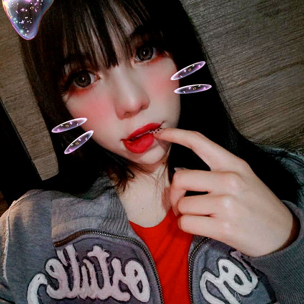 karemy.chi instagram image archive image