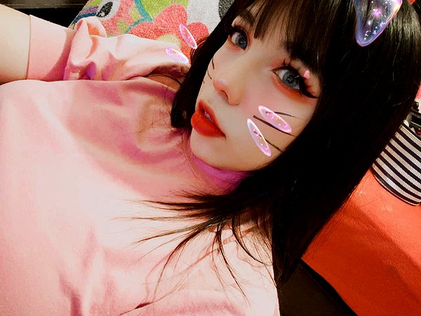 karemy.chi instagram image archive image
