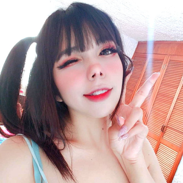 karemy.chi instagram image archive image