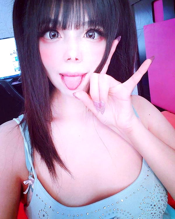 karemy.chi instagram image archive image