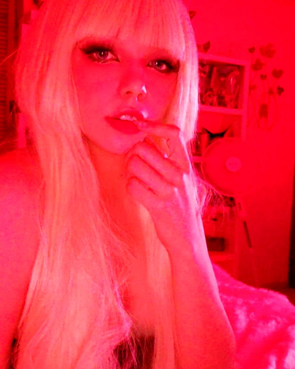karemy.chi instagram image archive image