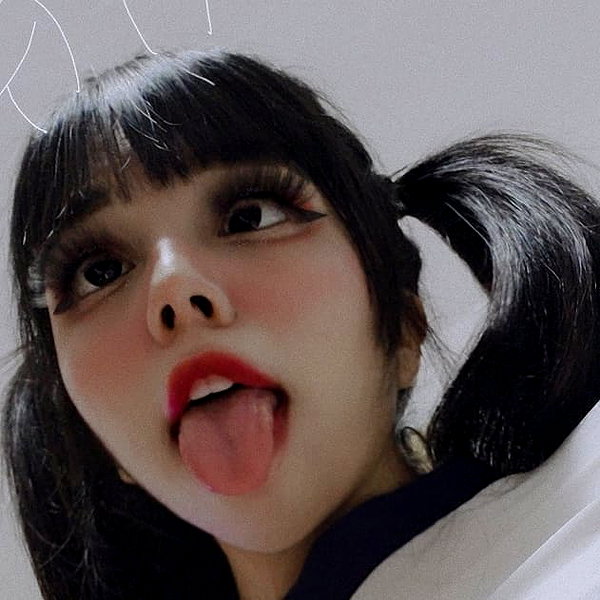 karemy.chi instagram image archive image