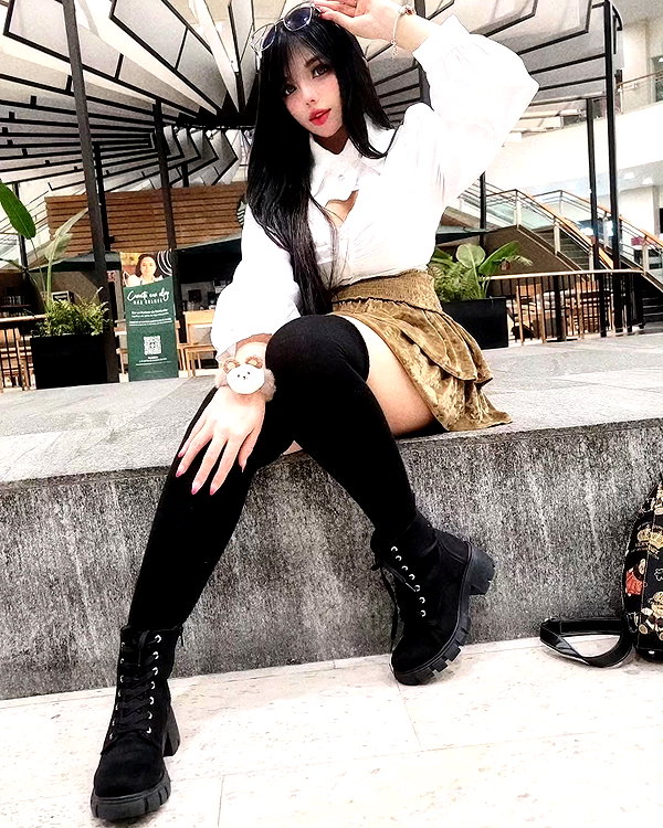 karemy.chi instagram image archive image