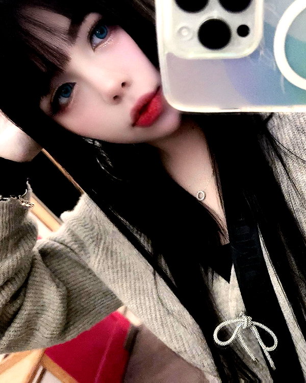 karemy.chi instagram image archive image