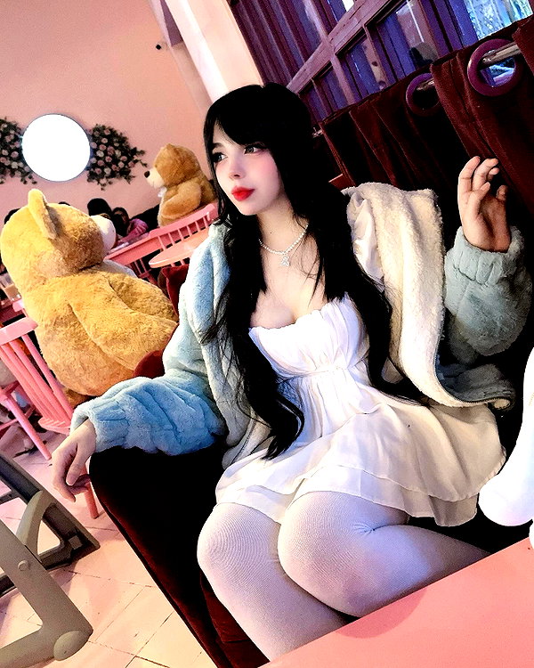 karemy.chi instagram image archive image