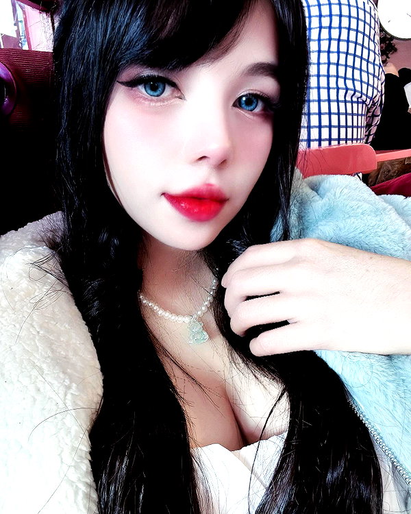 karemy.chi instagram image archive image