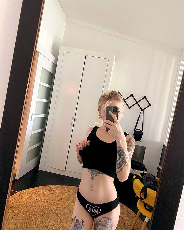 karnelia_life instagram image archive image