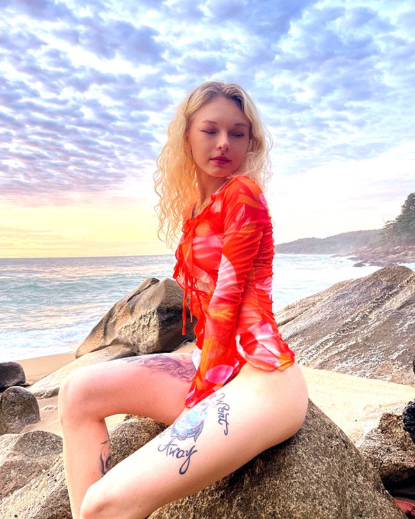 karnelia_life instagram image archive image