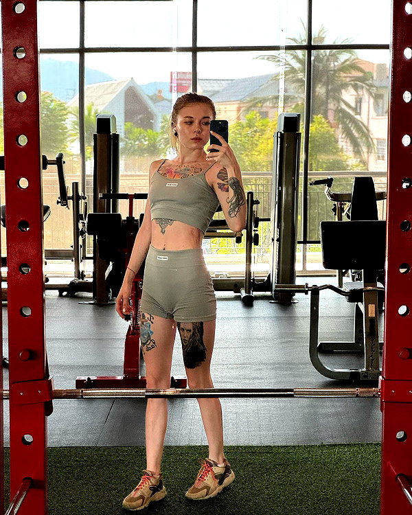 karnelia_life instagram image archive image