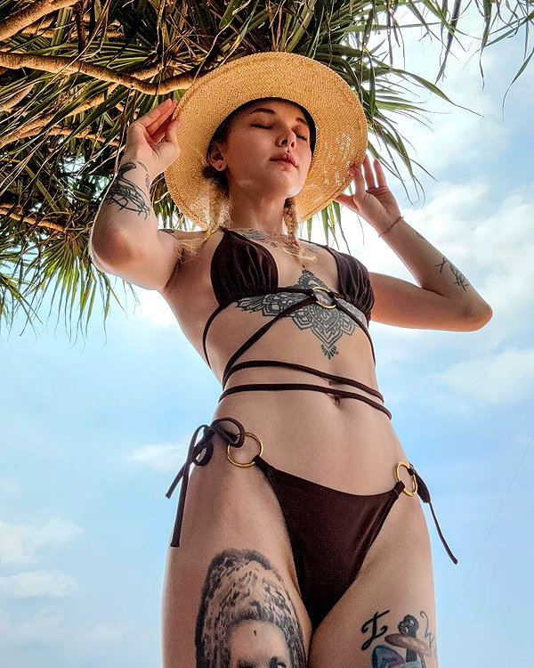 karnelia_life instagram image archive image