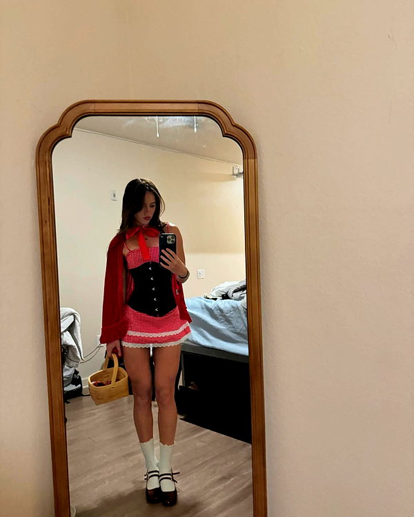 katelynernst3 instagram image archive image