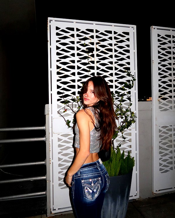 katelynernst3 instagram image archive image