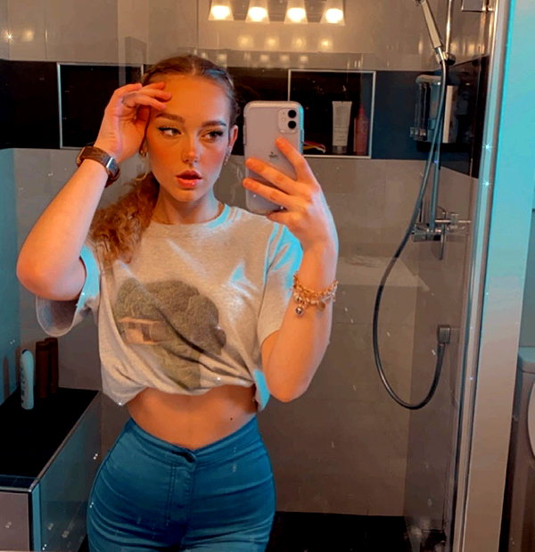 keira.daniella instagram image archive image