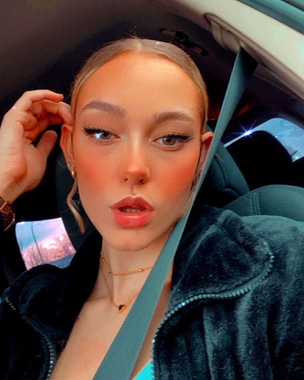 keira.daniella instagram image archive image