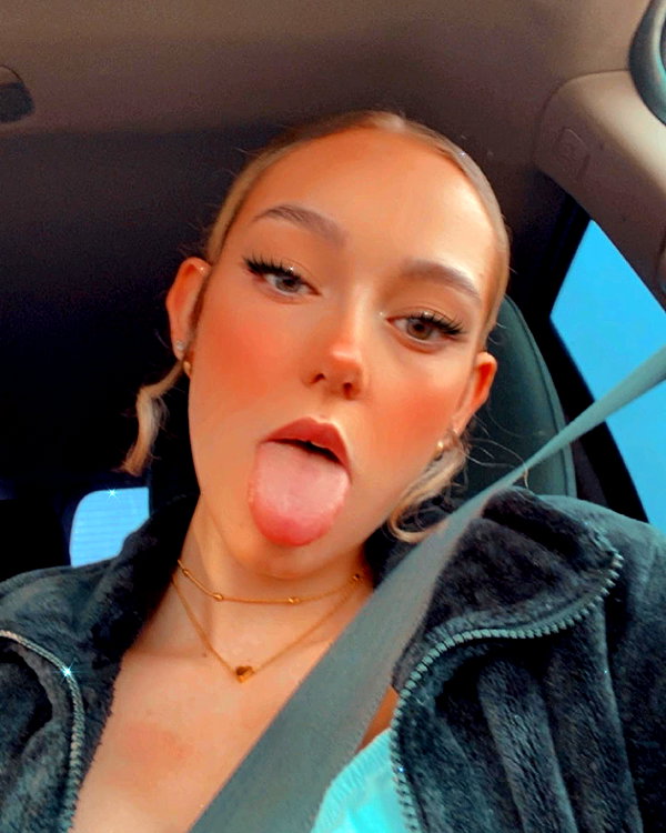 keira.daniella instagram image archive image