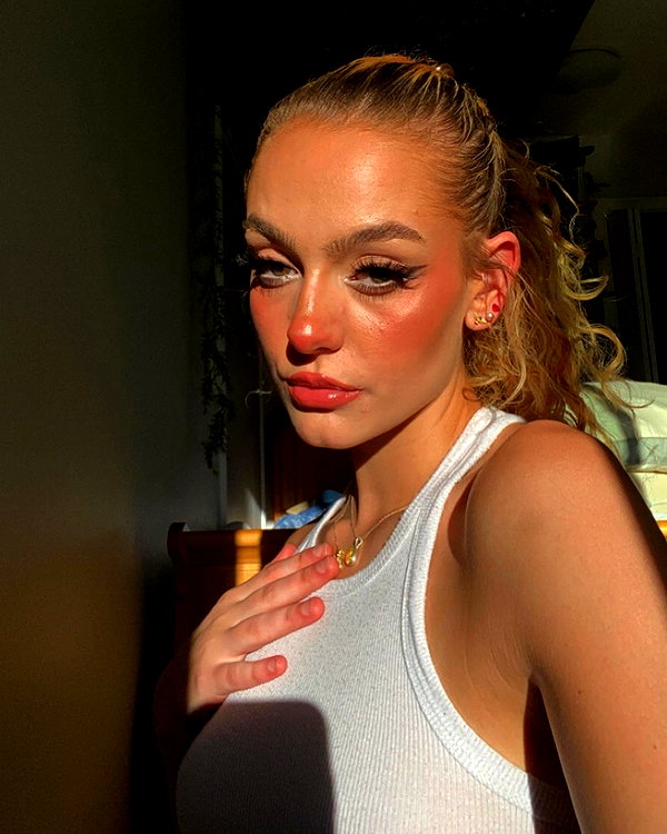 keira.daniella instagram image archive image