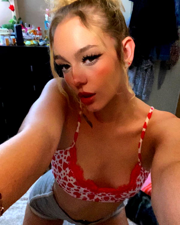 keira.daniella instagram image archive image