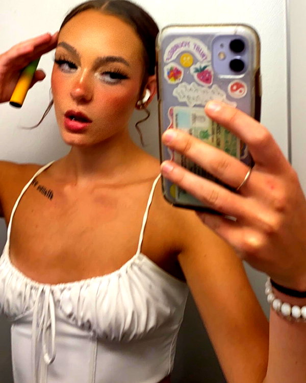 keira.daniella instagram image archive image