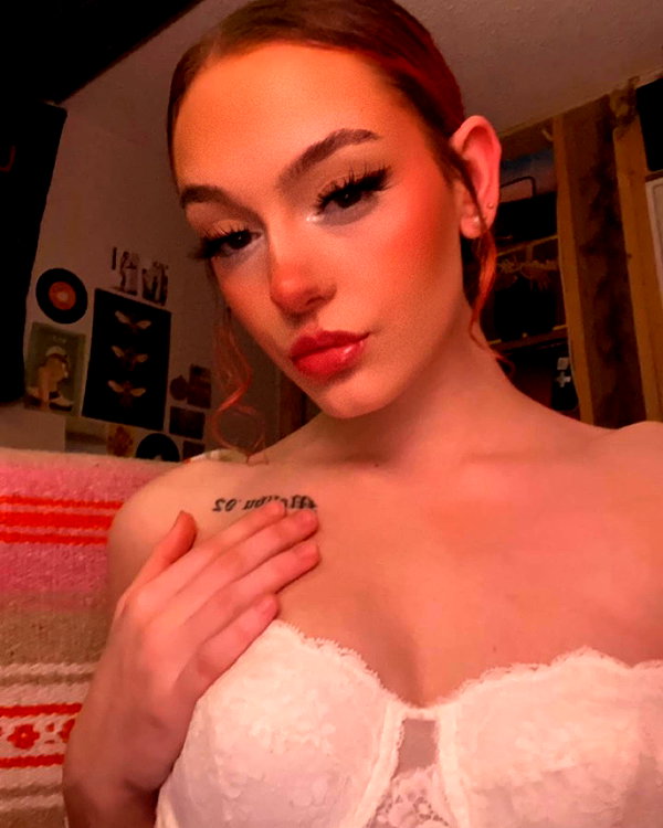 keira.daniella keira.daniella archive image