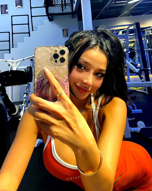 kellybaby_yy instagram image archive image
