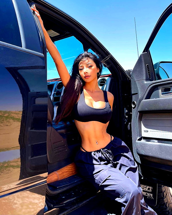 kellybaby_yy instagram image archive image