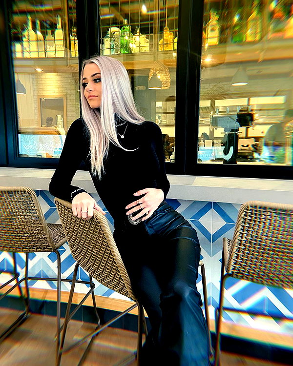 kenziee.scott instagram image archive image
