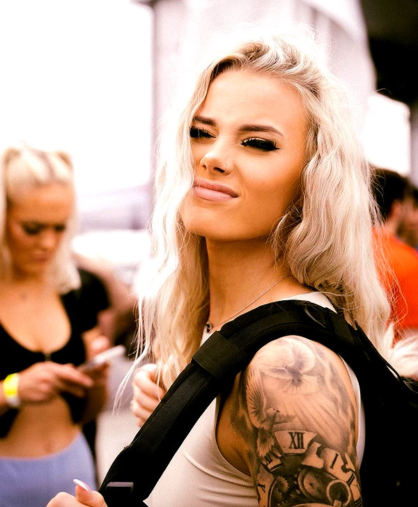 kenziee.scott instagram image archive image