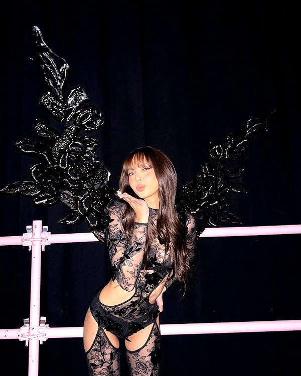 lalalalisa_m lalalalisa_m archive image