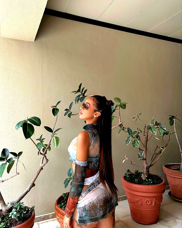 laurynluvena laurynluvena archive image