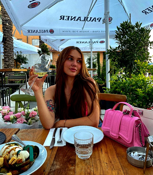 liar.lu instagram image archive image
