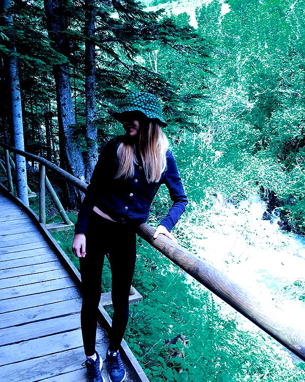 lihi.k_ instagram image archive image