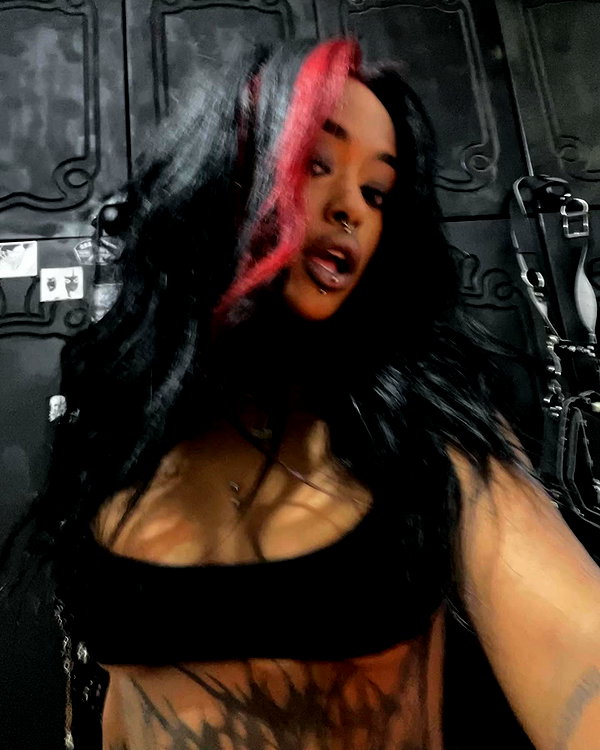 liiuuar instagram image archive image