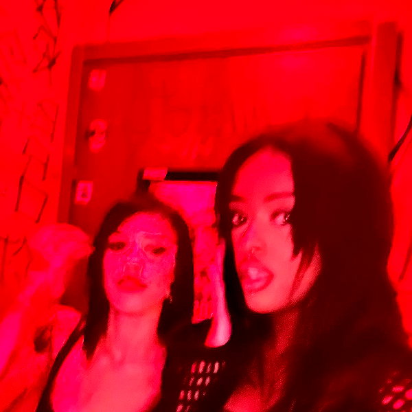 liiuuar instagram image archive image
