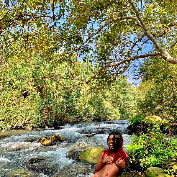 liiuuar instagram image archive image