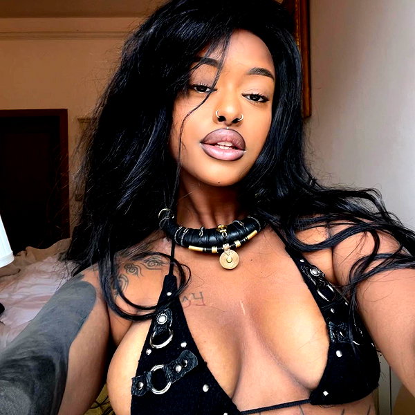 liiuuar instagram image archive image