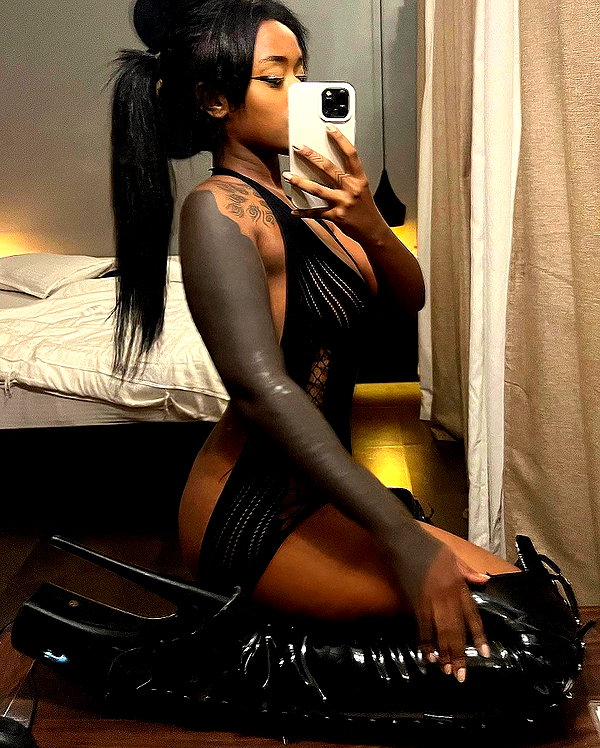 liiuuar instagram image archive image