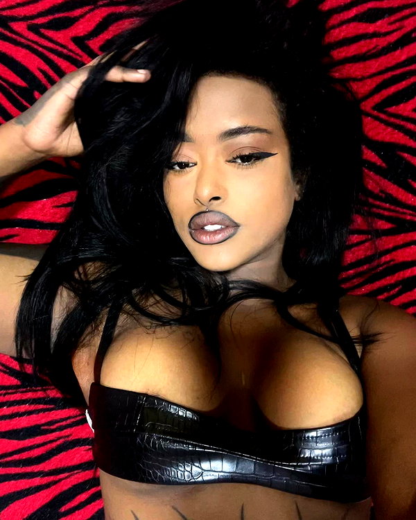 liiuuar instagram image archive image