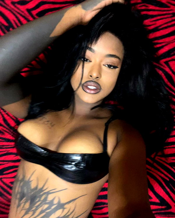 liiuuar instagram image archive image