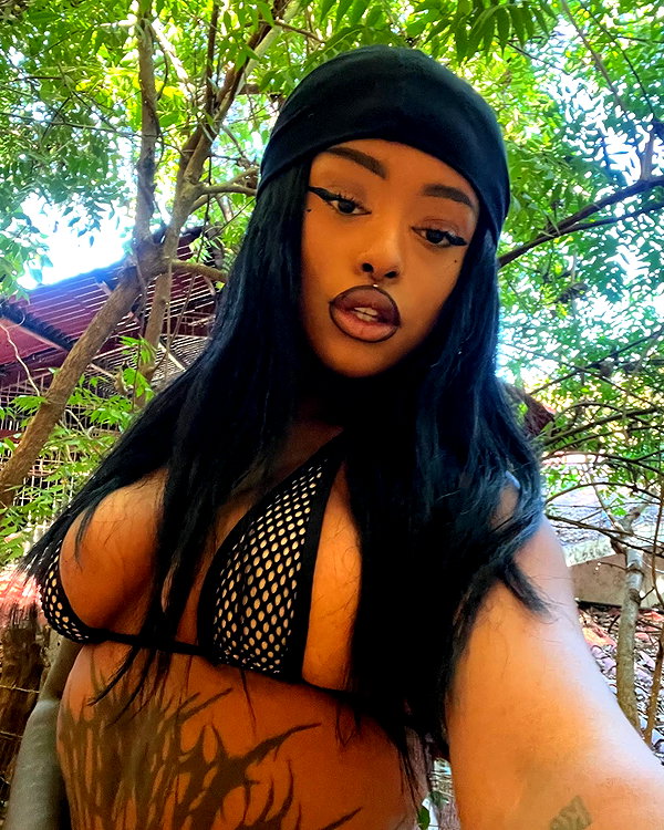liiuuar instagram image archive image