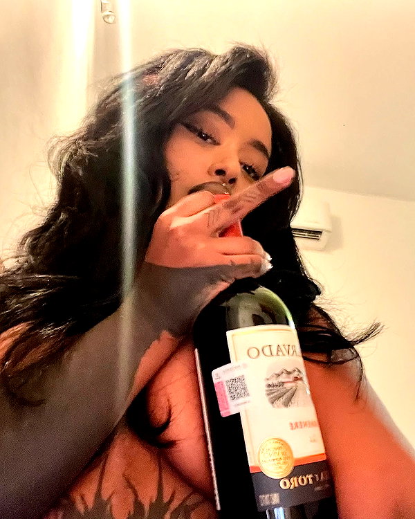 liiuuar instagram image archive image