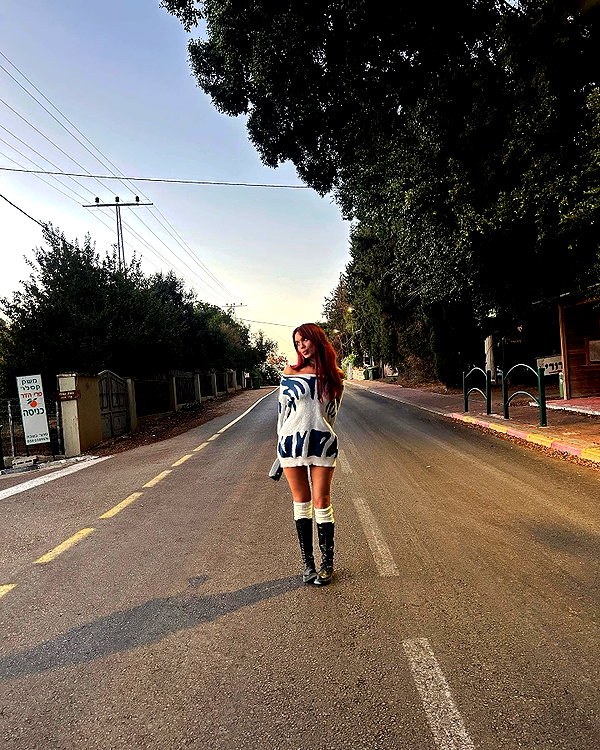 liori_hen instagram image archive image